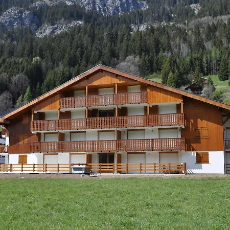 Spacieux De 3 Pieces Avec Grande Terrasse Et Acces Direct Aux Pistes A - Fr-1-692-53 *